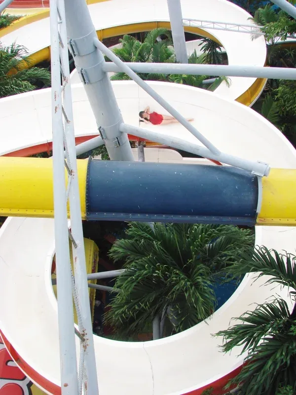 Cụm máng trượt Love Storm & Space Bowl