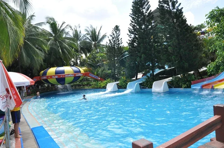 Cụm máng trượt Love Storm & Space Bowl 7