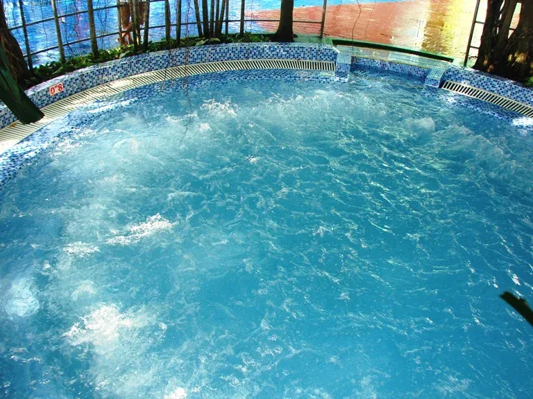 Hồ Massage Năng Lượng Mặt Trời