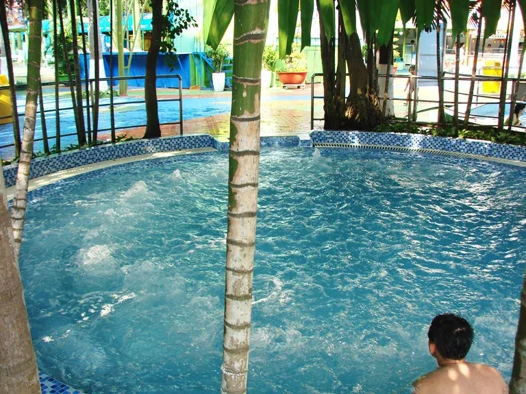 Hồ Massage Năng Lượng Mặt Trời 3