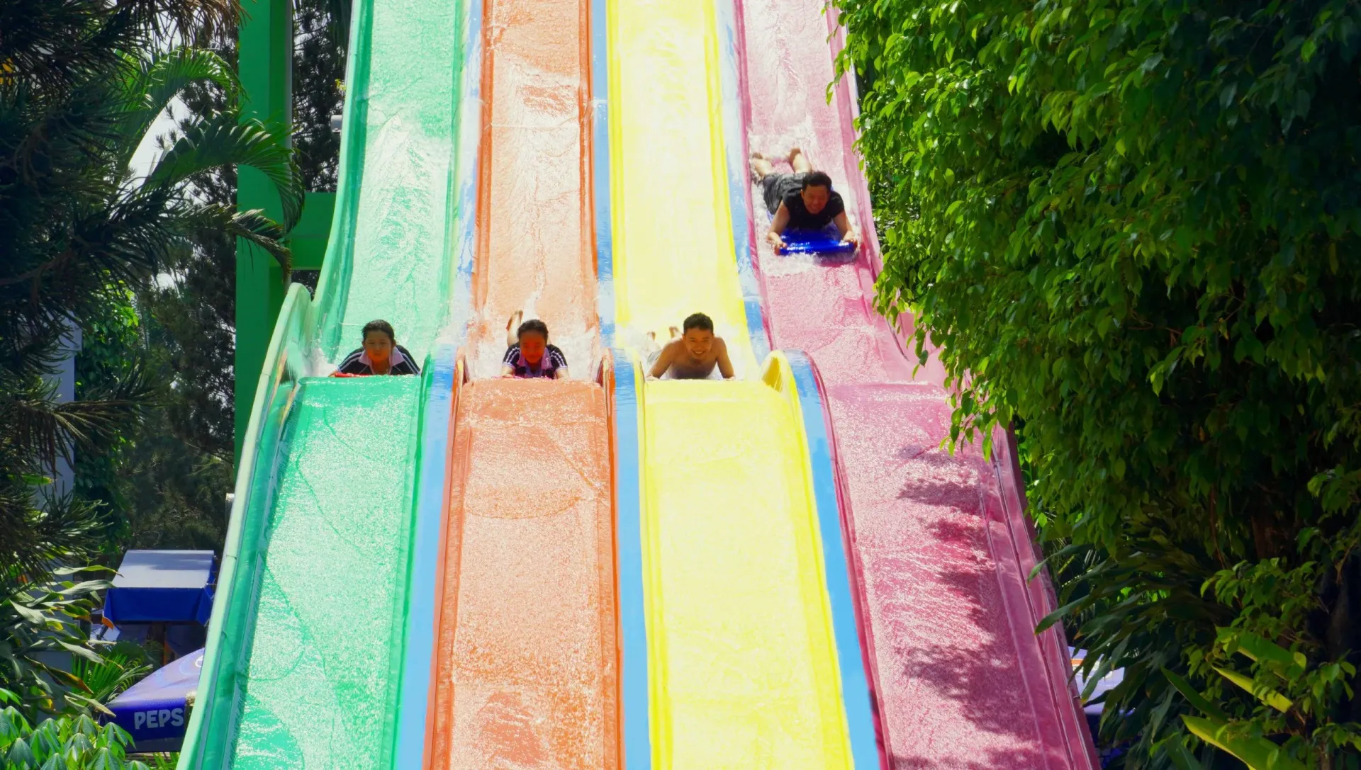 Máng trượt Nhiều Làn