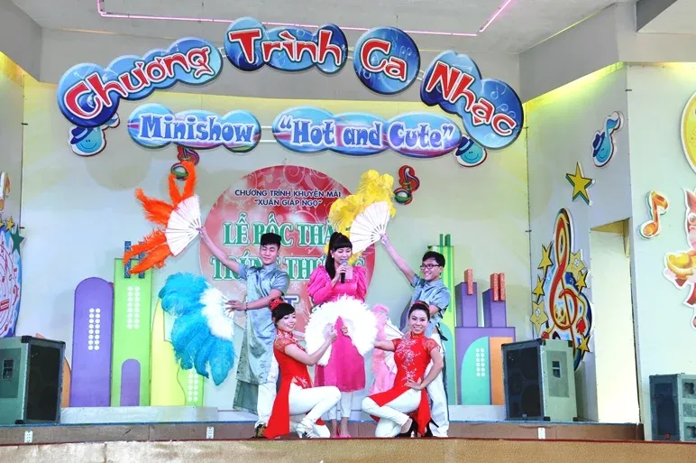 Sân Khấu Vòi Phun