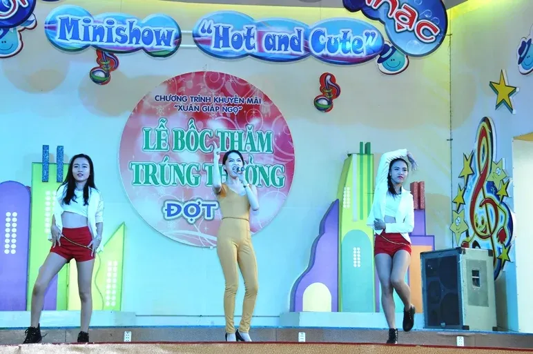 Sân Khấu Vòi Phun 2